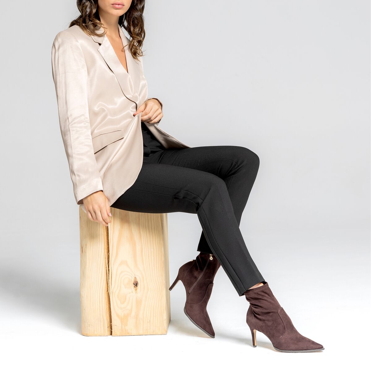 Botines de tacon de Mujer modelo NUORO de MARIAMARE image number 2